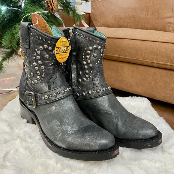 Corral stud booties - Picture 1 of 2